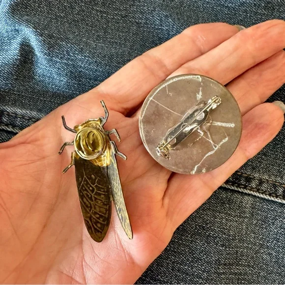 1 set of 2 fun fashion brooches / pins - Picture 3 of 6